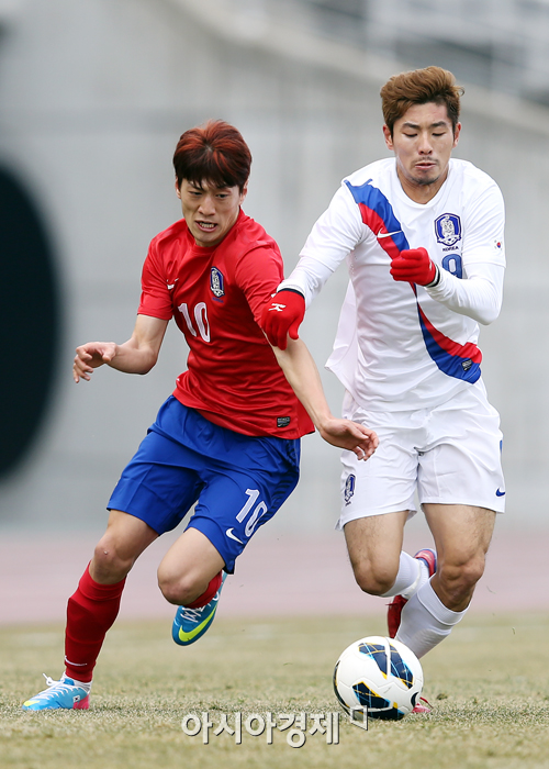 [포토] 이청용-하대성 '양보는 없다'