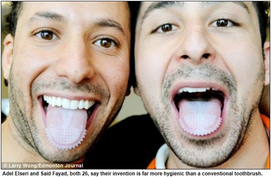 ▲ 20대 캐나다 청년들이 손을 사용하지 않고도 치아를 닦을 수 있는 이색 제품을 개발했다고 영국 데일리메일이 전했다.
