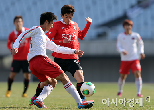 [포토] 공민현-김태준 '양보없는 공 다툼'