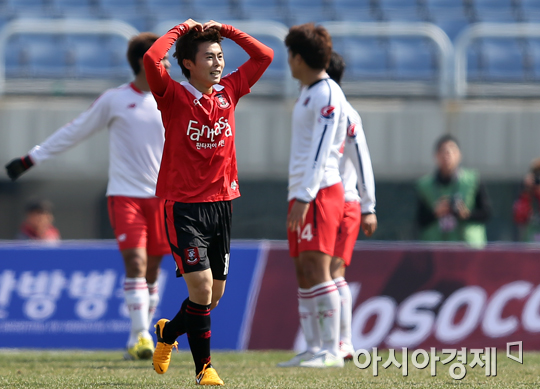 [포토] 동점골 임창균 '사랑의 하트'