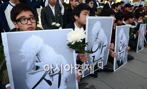 [포토]대학생단체'위메이크코리아', 천안함 3주기 추모 플래시몹 