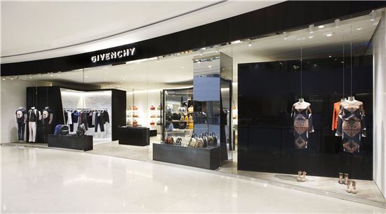 지방시, 신세계 센텀시티에 첫 지방 매장 열어