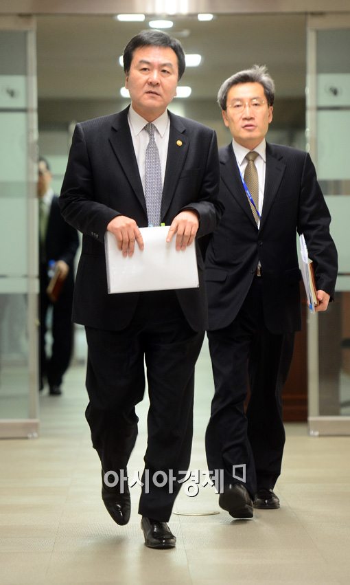 [포토]금융상황점검회의 참석하는 신제윤 금융위원장