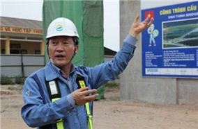 베트남 하노이시 빈틴교 건설현장을 책임지고 있는 윤석봉 소장