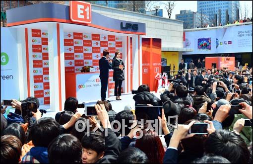 [포토]김연아 선수 사진찍기 바쁜 시민들