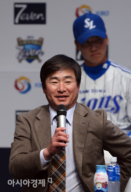 [포토] 출사표 던지는 삼성 류중일 감독 '올해도 우승을~'