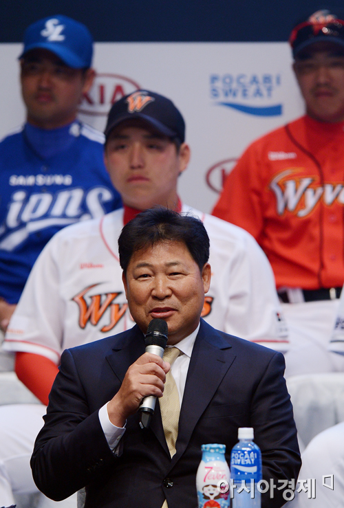 [포토] 출사표 던지는 SK 이만수 감독