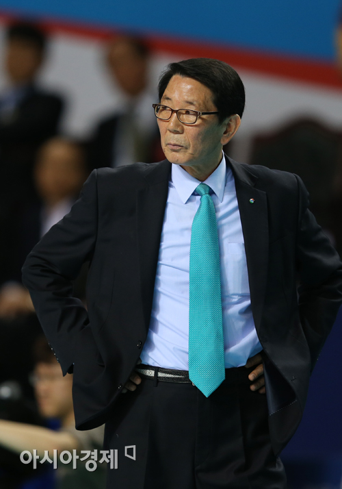 [포토] 이선구 감독 '2차전은 잡아야 하는데'