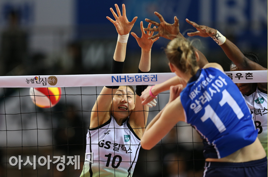 [포토] 배유나 '알레시아를 막아야 하는데'