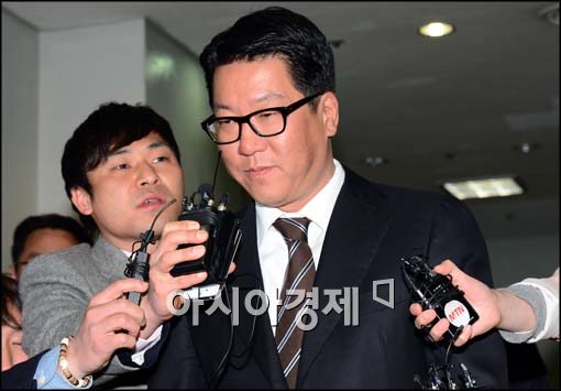 [포토]법원 빠져나가는 정지선 회장