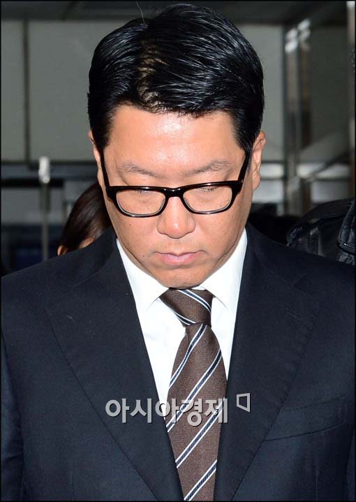 [포토]고개숙인 정지선 회장