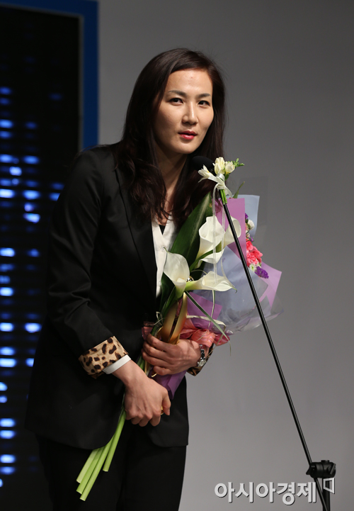 [포토] 윤덕주상 수상한 신정자