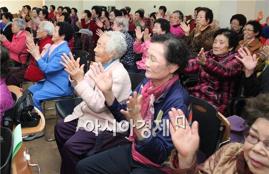 [포토]광주시 동구, 혜성실버대학 입학식 개최