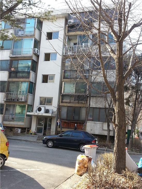 아파트 위주의 주거, 갈수록 높아만 가는 전세가격, 세입자들의 의식구조 전환 등으로 집주인과 세입자간 갈등이 커져가고 있다. 사진은 서울의 한 아파트단지이며 기사의 내용과 직접적인 관계가 없음.