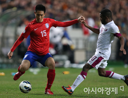 [포토] 돌파하는 오범석 '측면은 내게 맡겨'