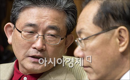 [포토]의견 나누는 이한구·황우여