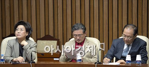 [포토]'쓰고, 보고, 생각하고'