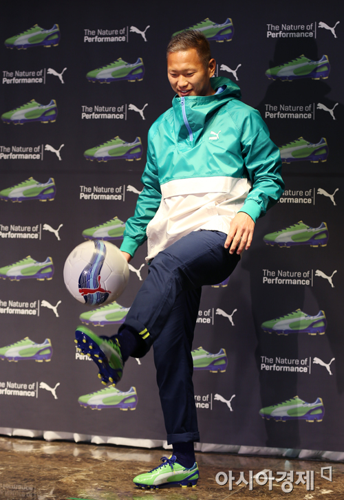 [포토] 정대세 '발에 잘 맞는 축구화 신고'