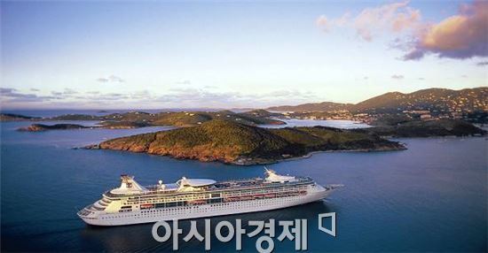 지난해 5월 16일 여수에 입항한 로얄 캐러비언 크루즈의‘레전드호’