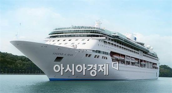 지난해 5월 16일 여수에 입항한 로얄 캐러비언 크루즈의‘레전드호’