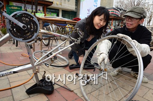 [포토]'찾아가는 이동 자전거 수리센터'