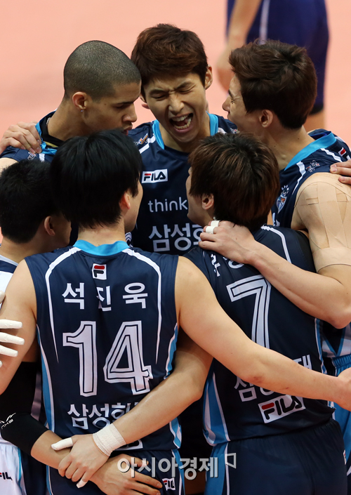 [포토] 환호하는 삼성화재 '3차전에 끝낸다!'