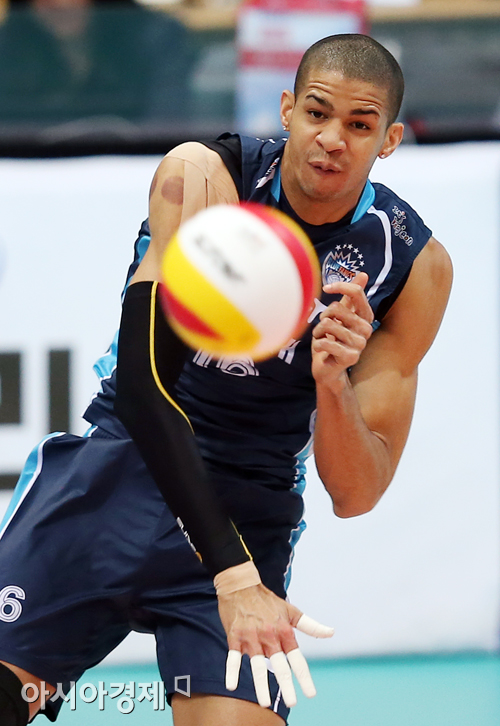 [포토] 레오 '파워 서브'