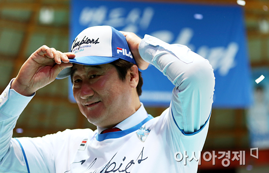 [포토] 신치용 감독 '올해도 우승입니다'