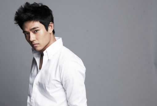 신예 임윤호, 데뷔작 '7급 공무원'으로 '시선집중'