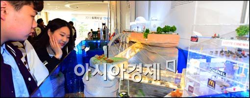 [포토]2013 토목의 날, 토목 모형 보는 학생들