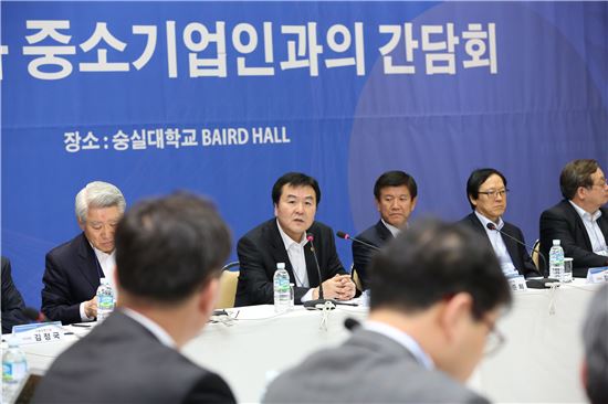 신제윤 위원장 "제2금융권 연대보증 폐지"