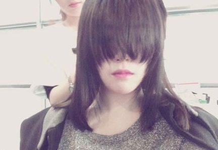 민아 소두 인증, "앞머리로 얼굴 가리니 입 밖에 안보여"