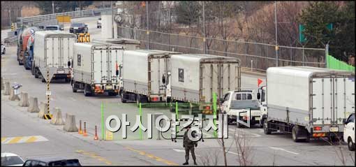 [포토]통제하는 군인