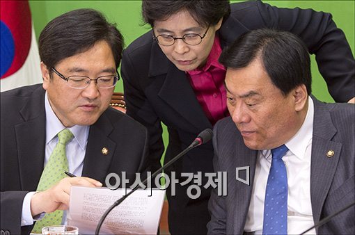 [포토]심각한 민주통합당 원내대책회의