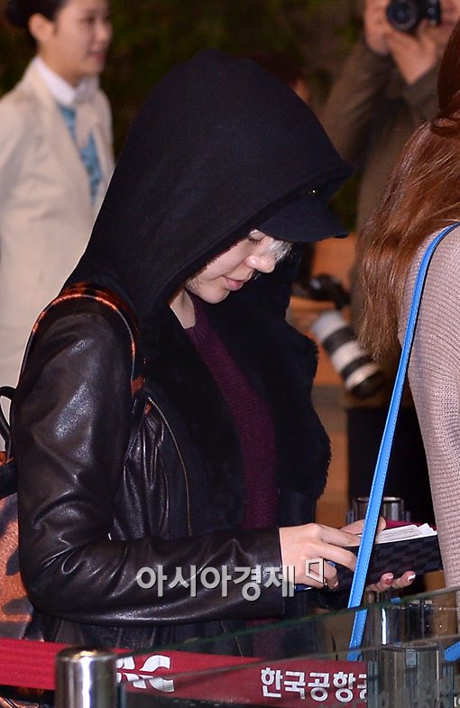 [포토]써니, 지금은 여권 확인 중~