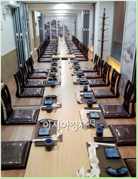 60여명이 동시에 들어갈 수 있는 대형룸 
