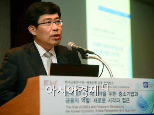 [포토]윤창현 한국금융연구원장 "참석해주셔서 감사합니다"