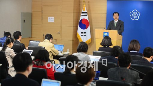 [포토]통일부 "개성공단 출경 차단 조치 유감"
