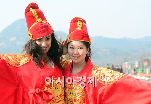 [포토]"한복 예쁘네요" 