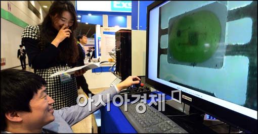 [포토]300배 확대 가능한 측정기