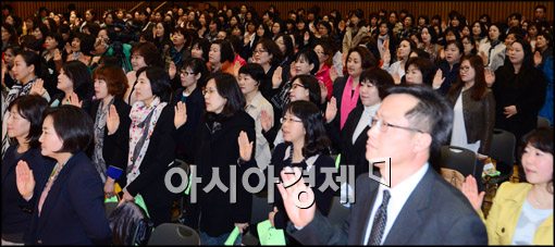 [포토]선서하는 관계자들