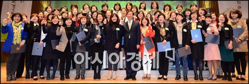 [포토]지킴이들과 기념사진 촬영하는 박원순 시장
