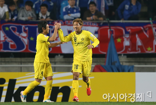 [포토] 선제골 터뜨린 가시와 타나카 준야