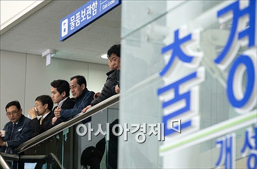 통일부 "北 개성공단 입주기업들에 철수 통보 안했다" 