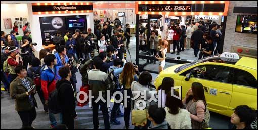 [포토]붐비는 소니 카메라 부스