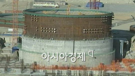 북한이 한동안 중단했던 영변 핵시설 내 경수로 건설을 재개한 것으로 보인다.