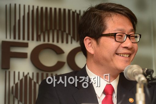 [포토]밝은 표정의 류길재 통일부 장관 