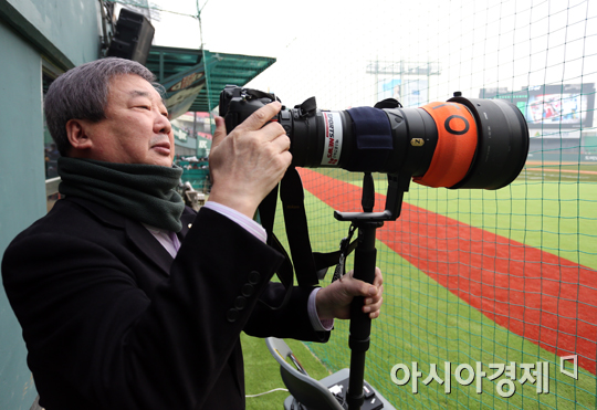 구본능 KBO 총재, 뉴양키스타디움서 시구