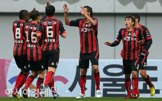[포토] 데얀 추가골, 기뻐하는 서울