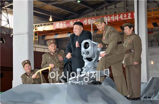 김정은 "포탄생산 늘려라"... 北 군수공장은